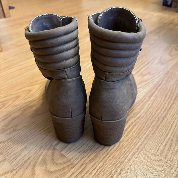 Guess Soft Leather Boots - Picture 3 of 4